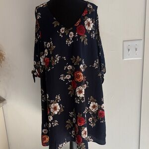 Umgee size medium. Women's Navy Floral V-Neck dress-